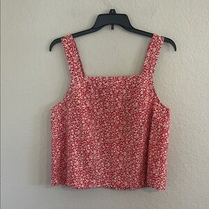 Square neck crop with button back